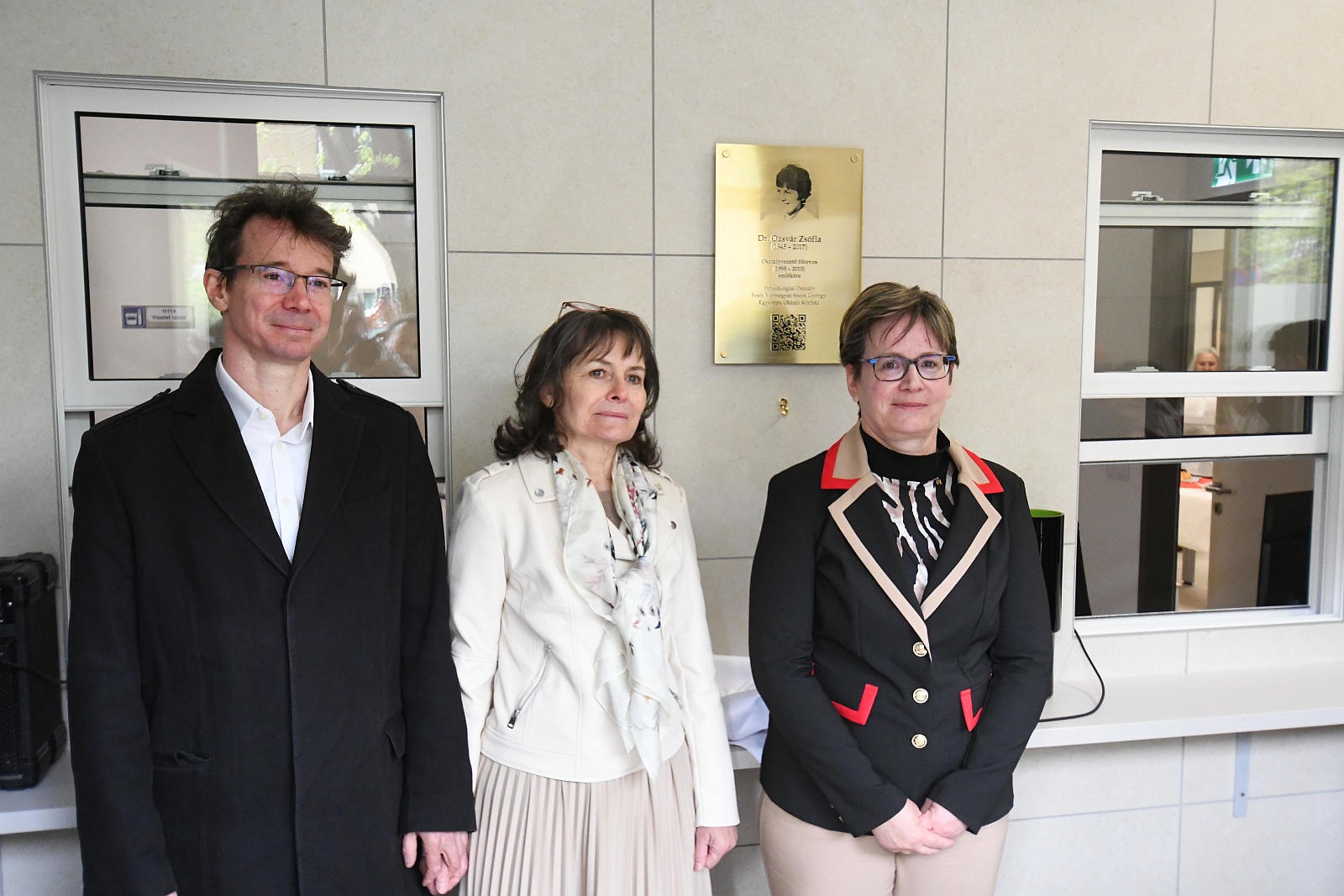 Emléktáblát avattak Dr. Ozsvár Zósfia emlékére a Szent György Kórházban